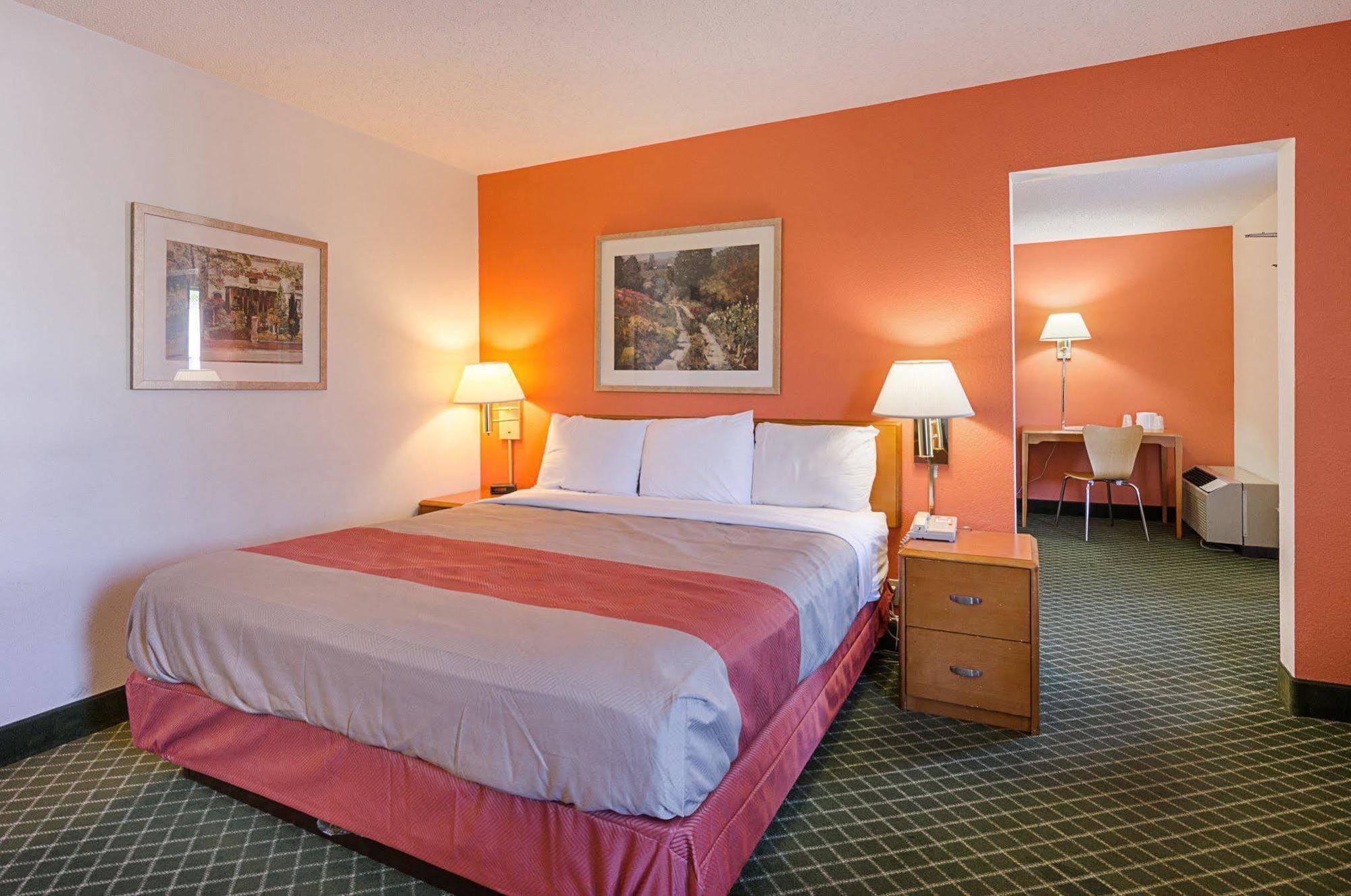 Econo Lodge Inn & Suites Johnson City Zewnętrze zdjęcie