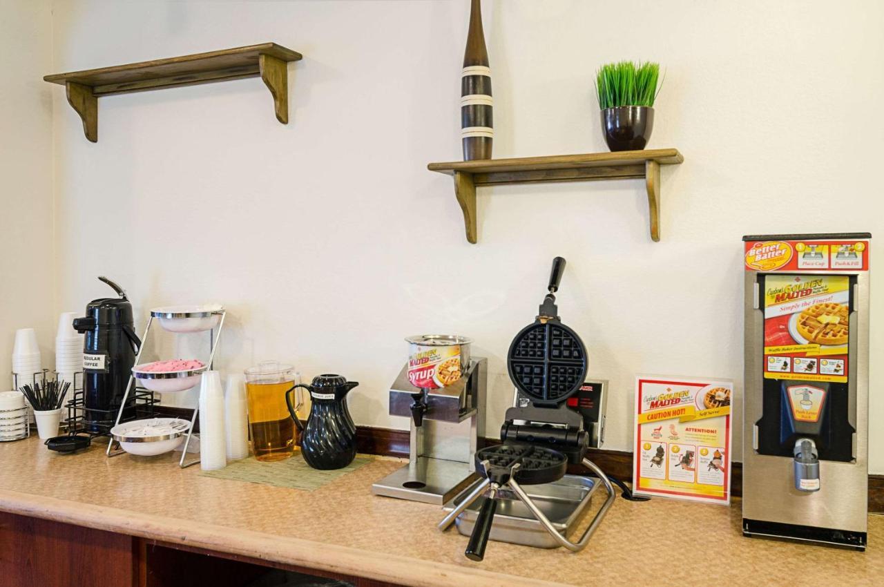 Econo Lodge Inn & Suites Johnson City Zewnętrze zdjęcie